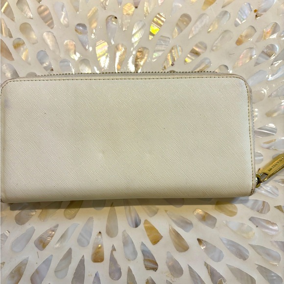 Michael Kors Cream Wallet - Picture 2 of 3